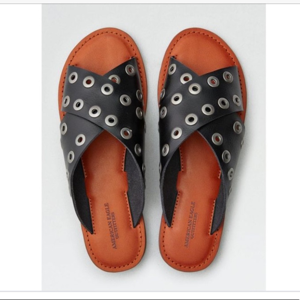 American Eagle black x band grommet sandals